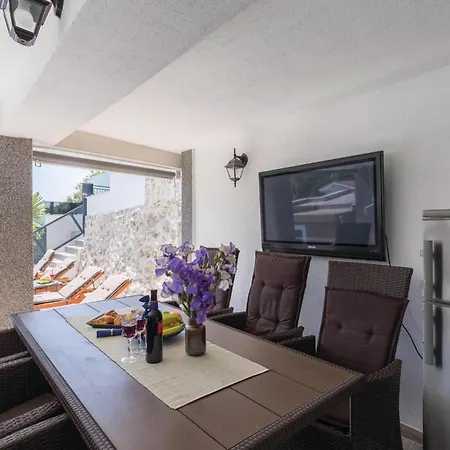 Four-bedroom In Apartament *