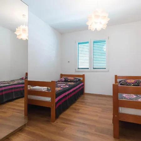 Four-bedroom In Apartament