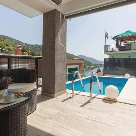 Four-bedroom In Apartament