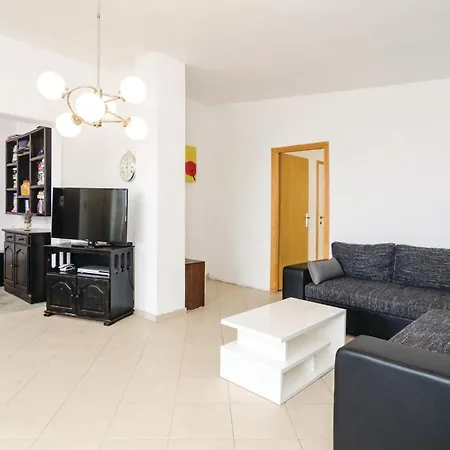Apartment Four-bedroom In Klek