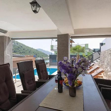 Four-bedroom In Appartement Klek